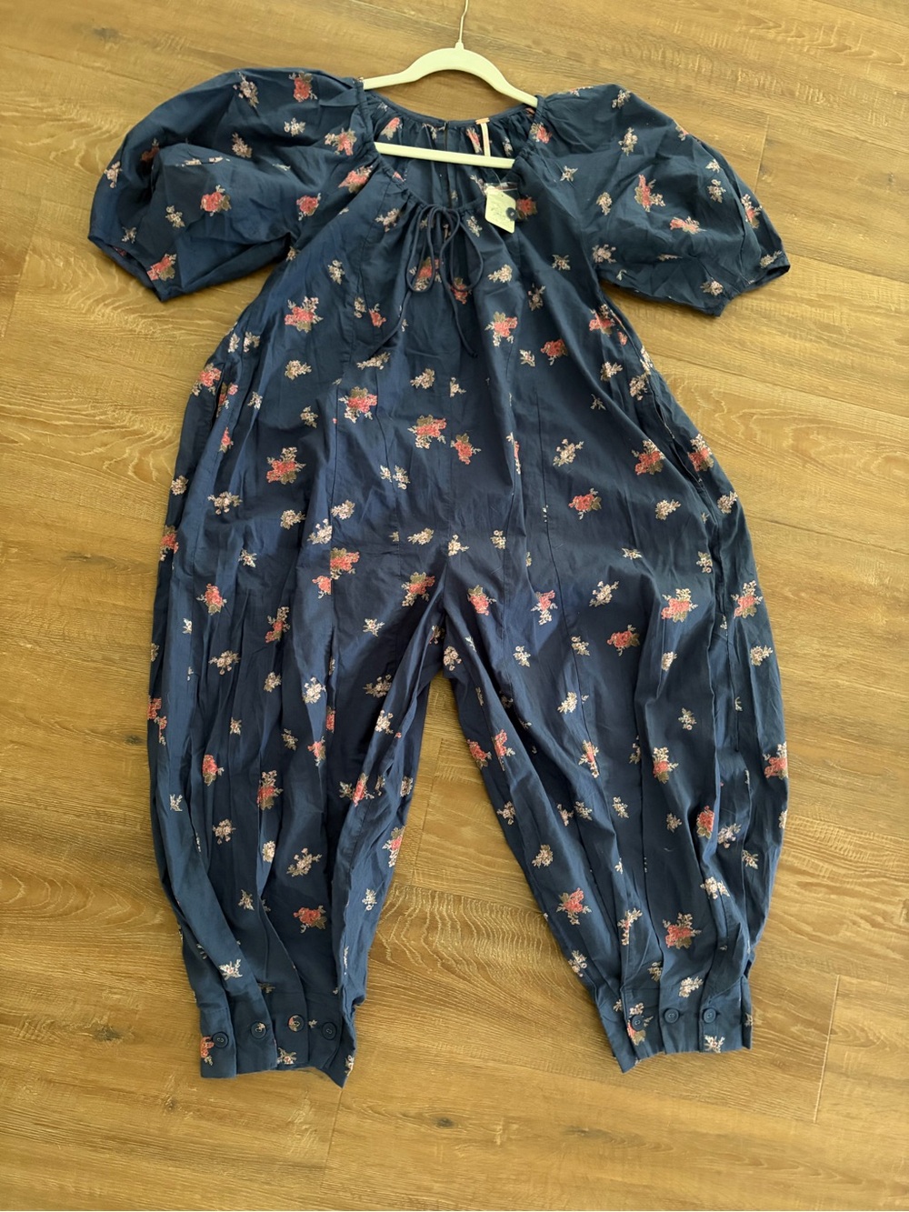 Free People Bop Around Navy/Floral Jumpsuit NWT - Picture 8 of 16
